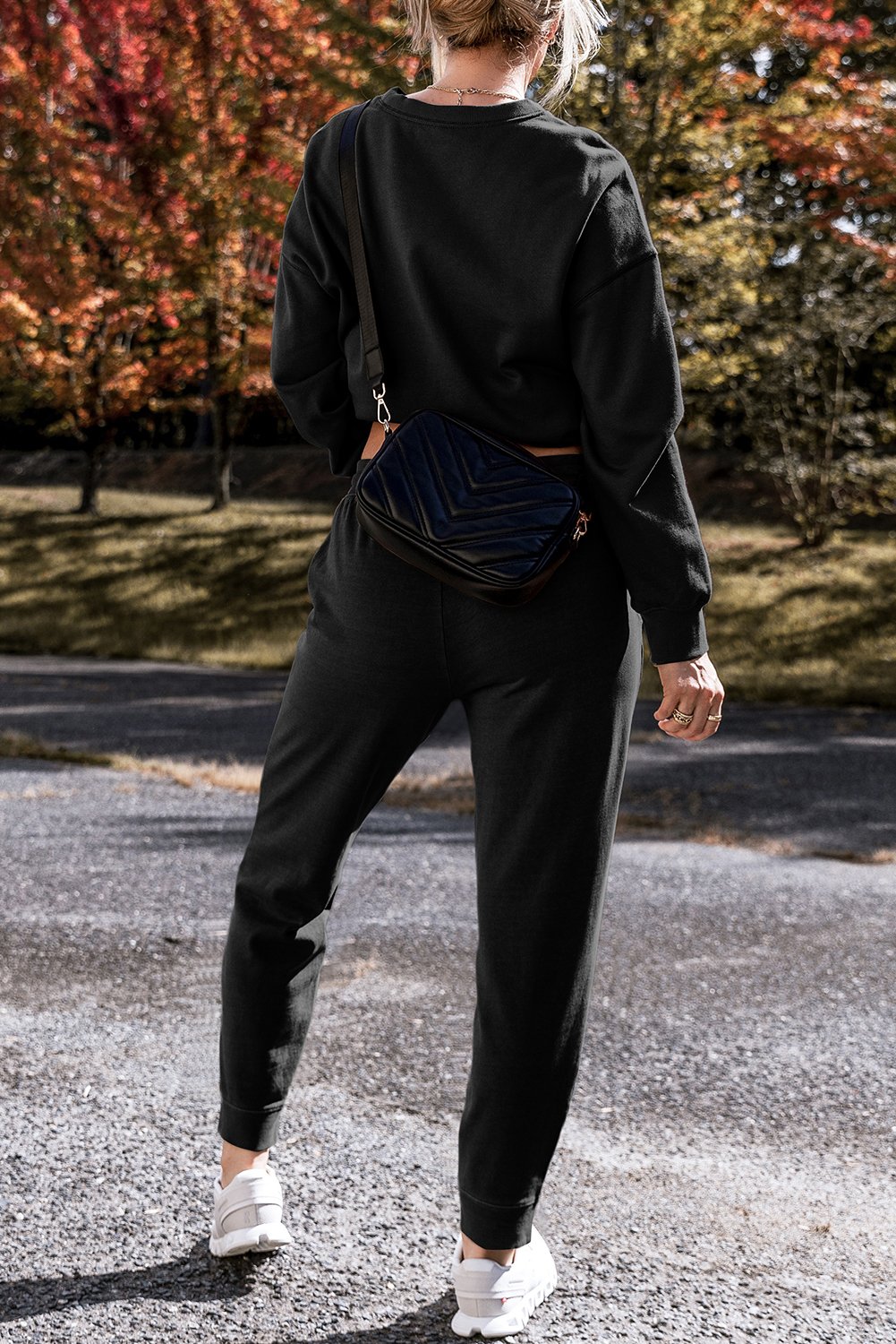 97027649-4713283a5cc3dea3.jpg black solid color high low pullover and skinny pants set