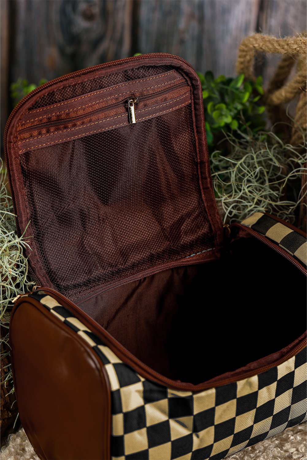 97354399-7fd8c27ed76e10aa.jpg black checkered pu leather zipper makeup bag