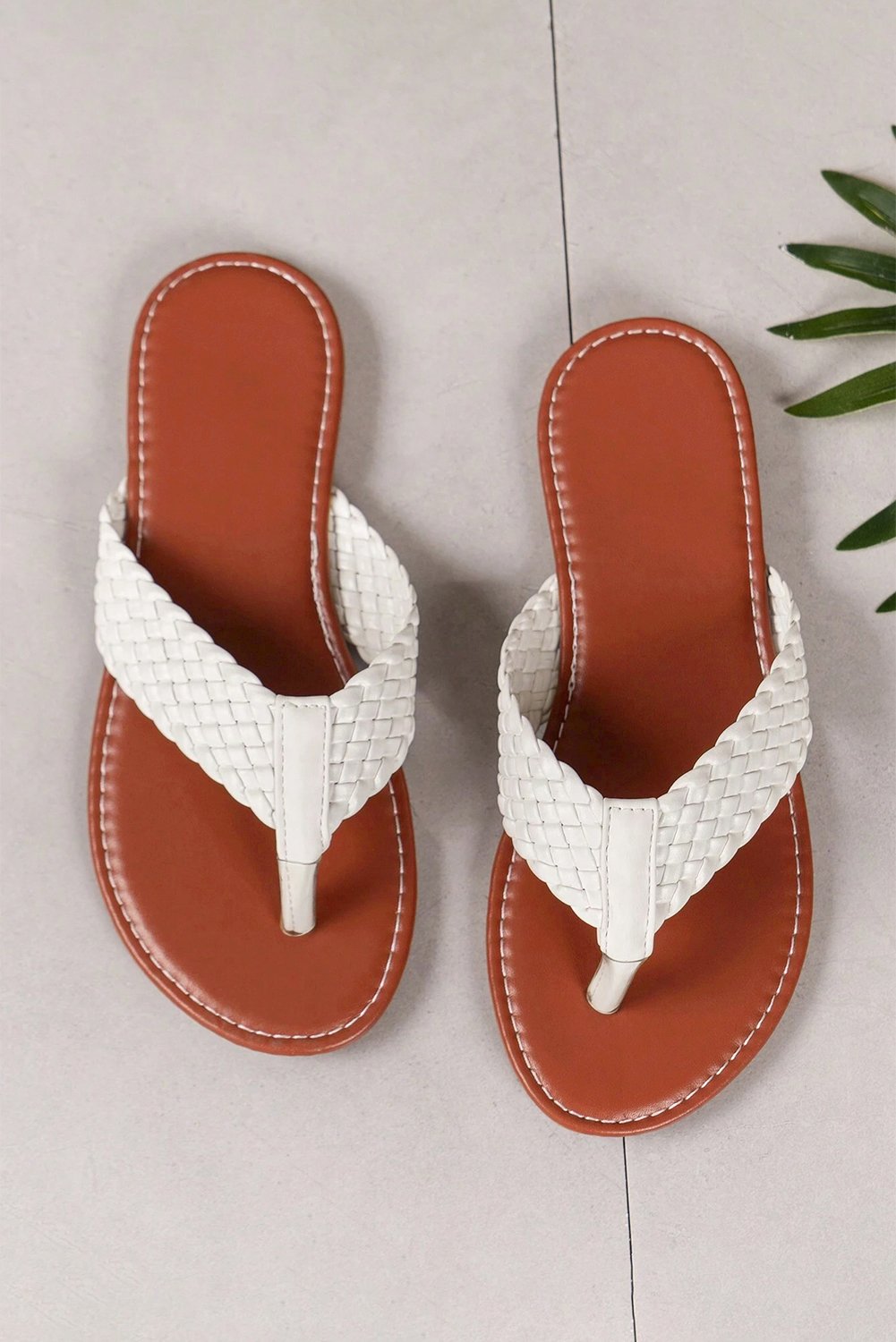 97353847-a2e01b4afd76b13d.jpg white braided strap pu leather flip flop