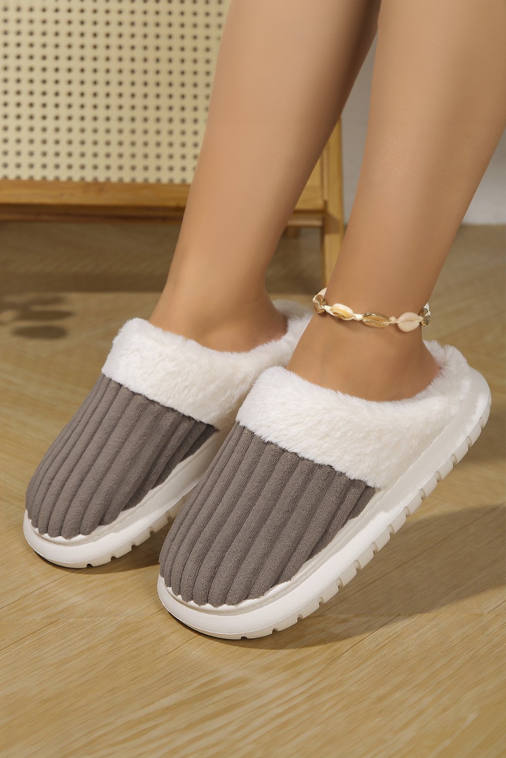97353627-bd995ee4d3d9a601.jpg dark grey ribbed plush color block winter slippers